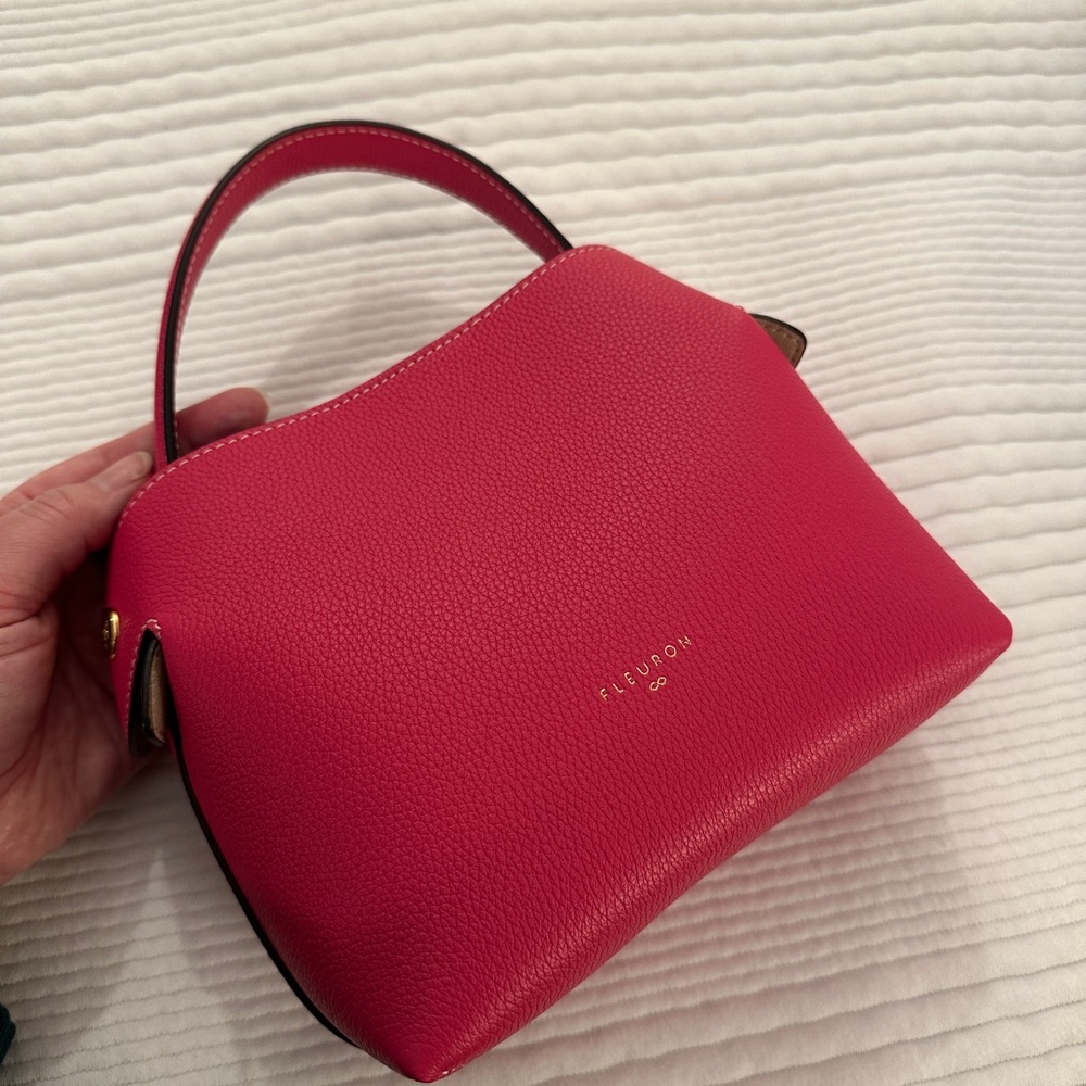 Fleuron Mini Swann in Fuschia - Picture 3 of 10
